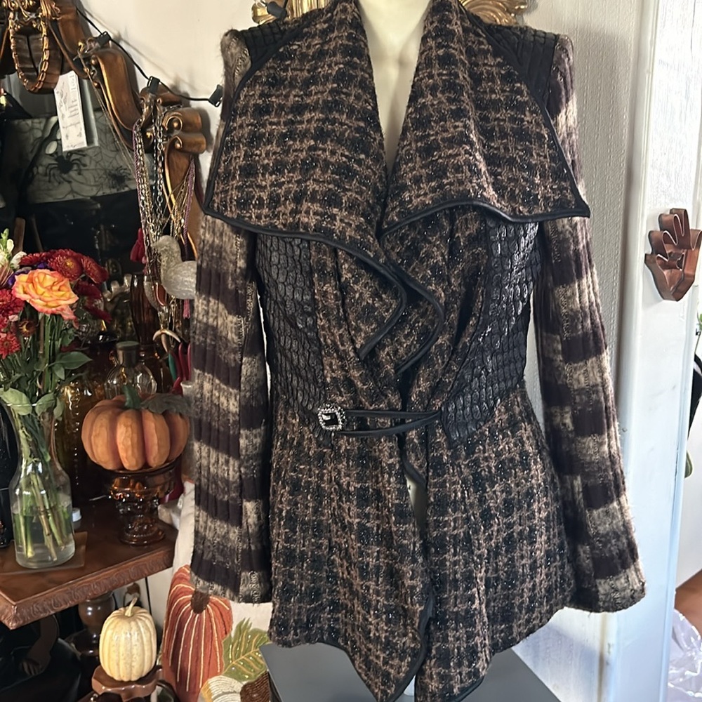 Brown and Black Blazer w Faux Leather Trim - Picture 15 of 15
